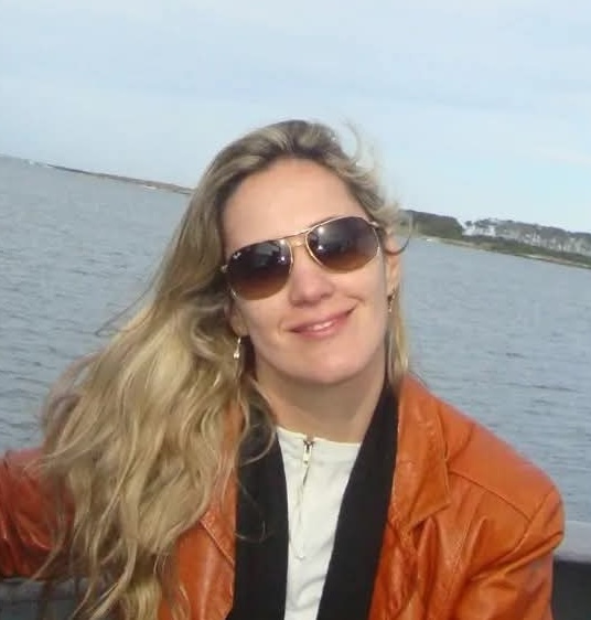 Profa. Dra. Tatiana Santos da Cunha